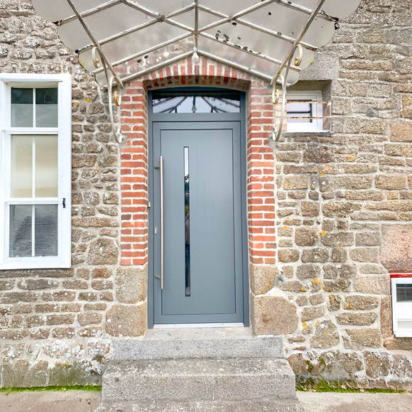 porte moderne facade ancienne
